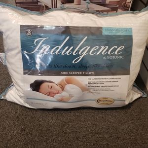 Isotonic side sleeper standard/queen pillow